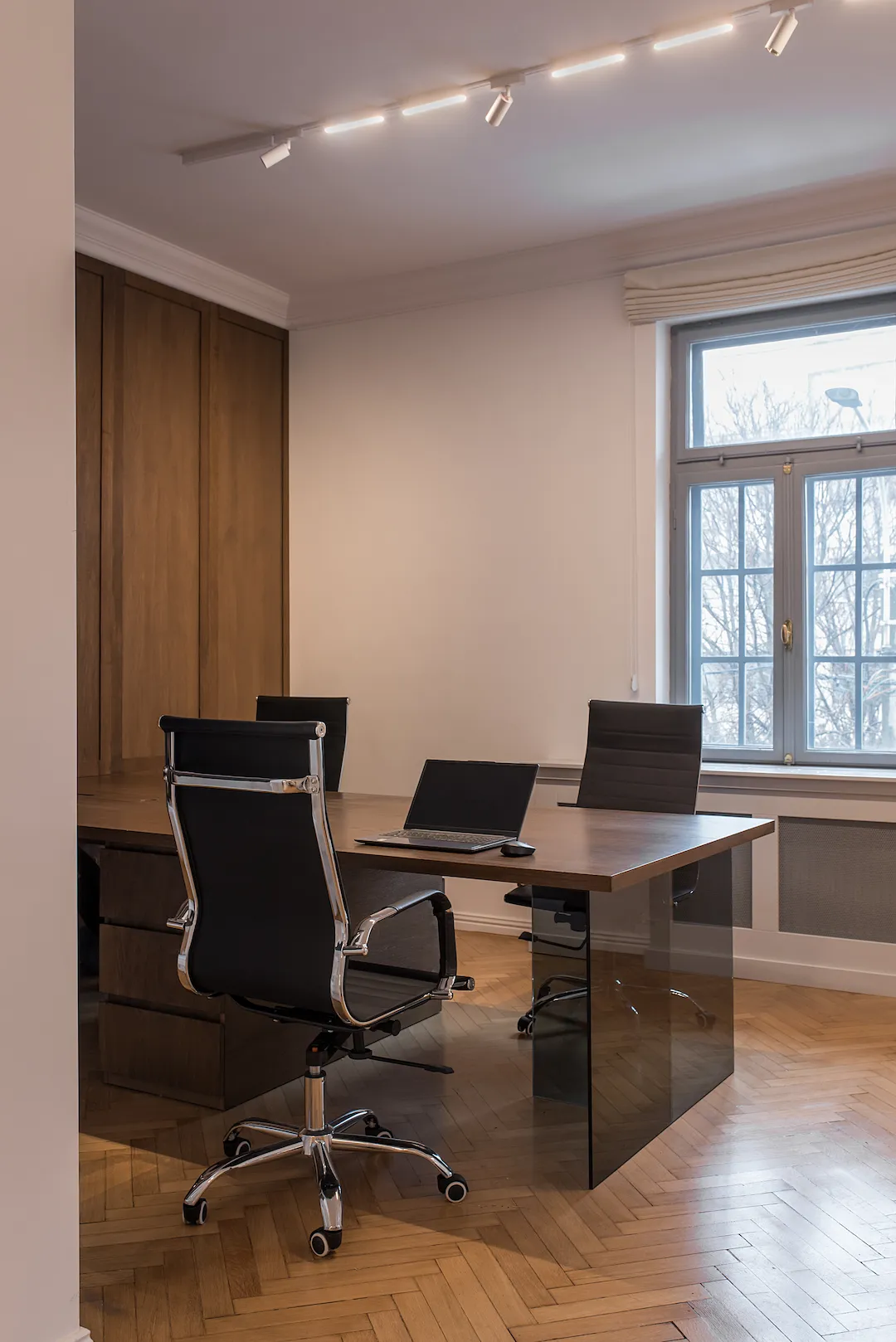 OFFICE detail 2-1